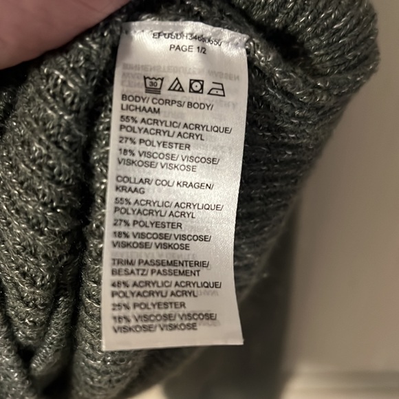 A Mens Zippered Cardigan in size Medium - Picture 5 of 7